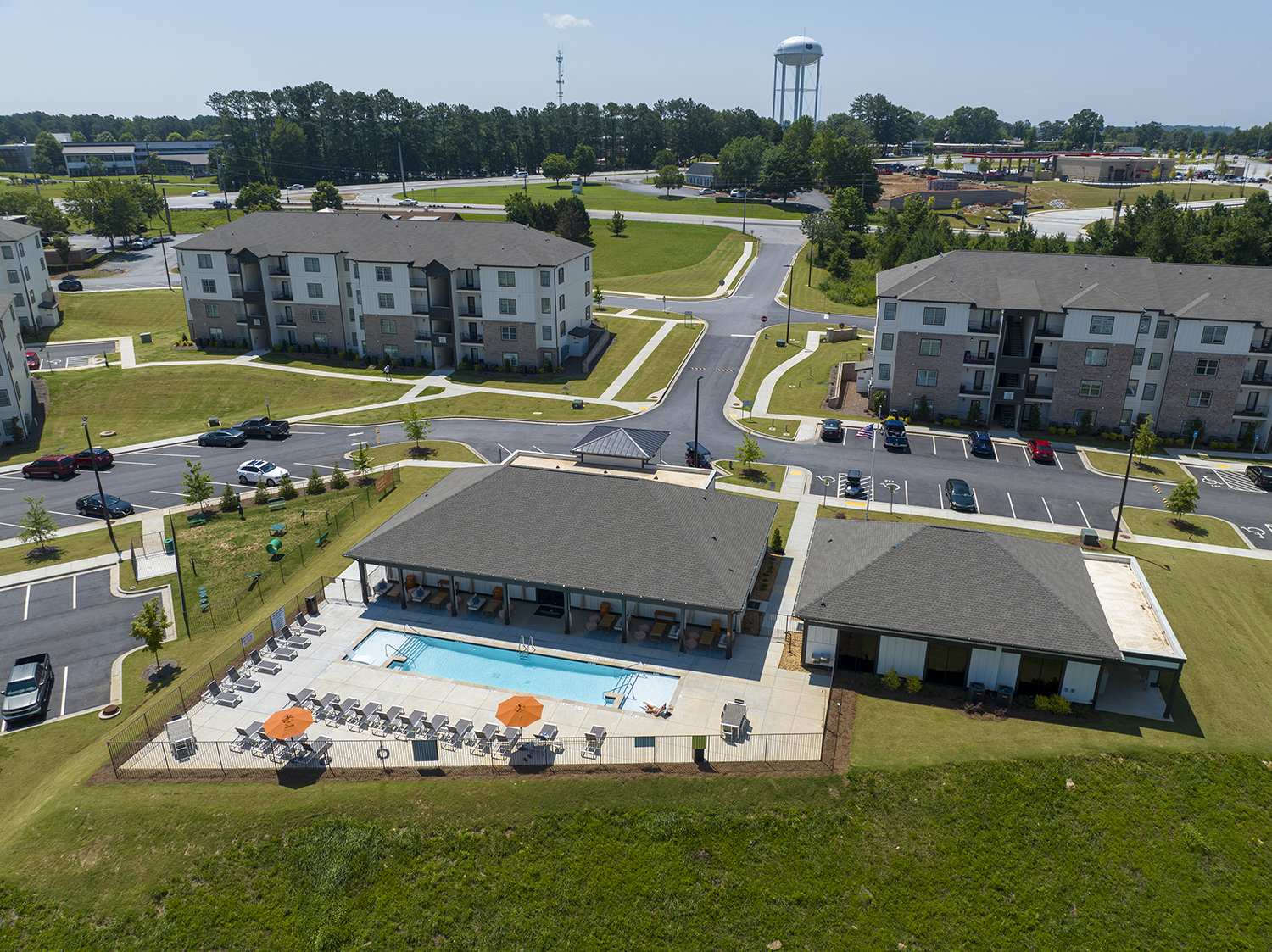 Pointe Grand Athens The Multifamily Advisory Group at Cushman & Wakefield